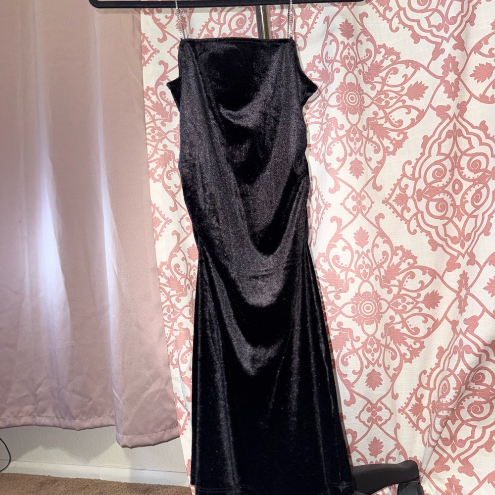 H&M Elegant Strapless Velvet Dress in Black